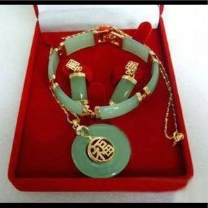 NATURAL GREEN JADE JADEITE CIRCLE DONUT PENDANT